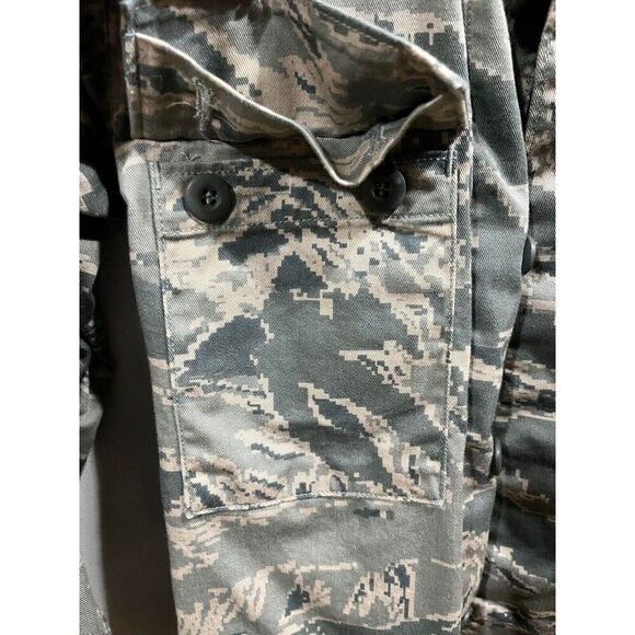 US Military Issued Shirt Mens 32 Large Digital Camo Cargo Pockets Heavy Outdoors - Picture 2 of 6